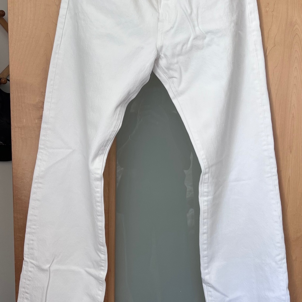 LEVI’s white jeans